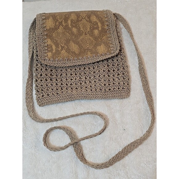 7x9x.5 Crossbody Bag Unbranded Crocheted Yarn And Faux Snakeskin Design - Picture 1 of 5